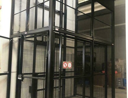Goods lift - 0