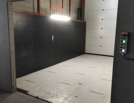 Goods lift - 0