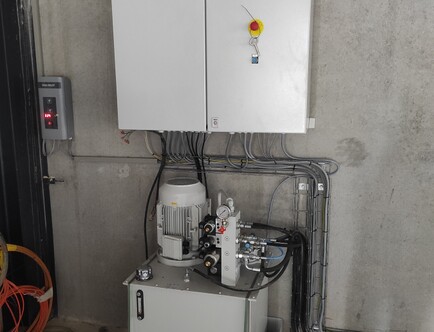 Goods lift - 6