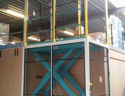 Goods lift - 0