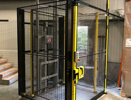 Goods lift - 0